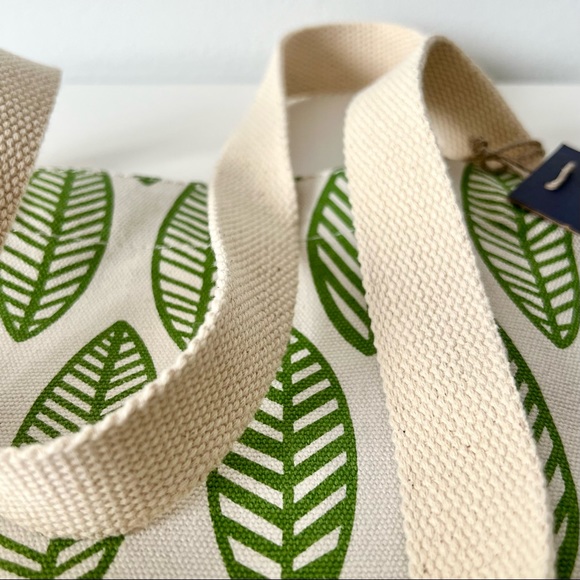 NWT Canvas Tote Bag in Leaf Print - Picture 8 of 9
